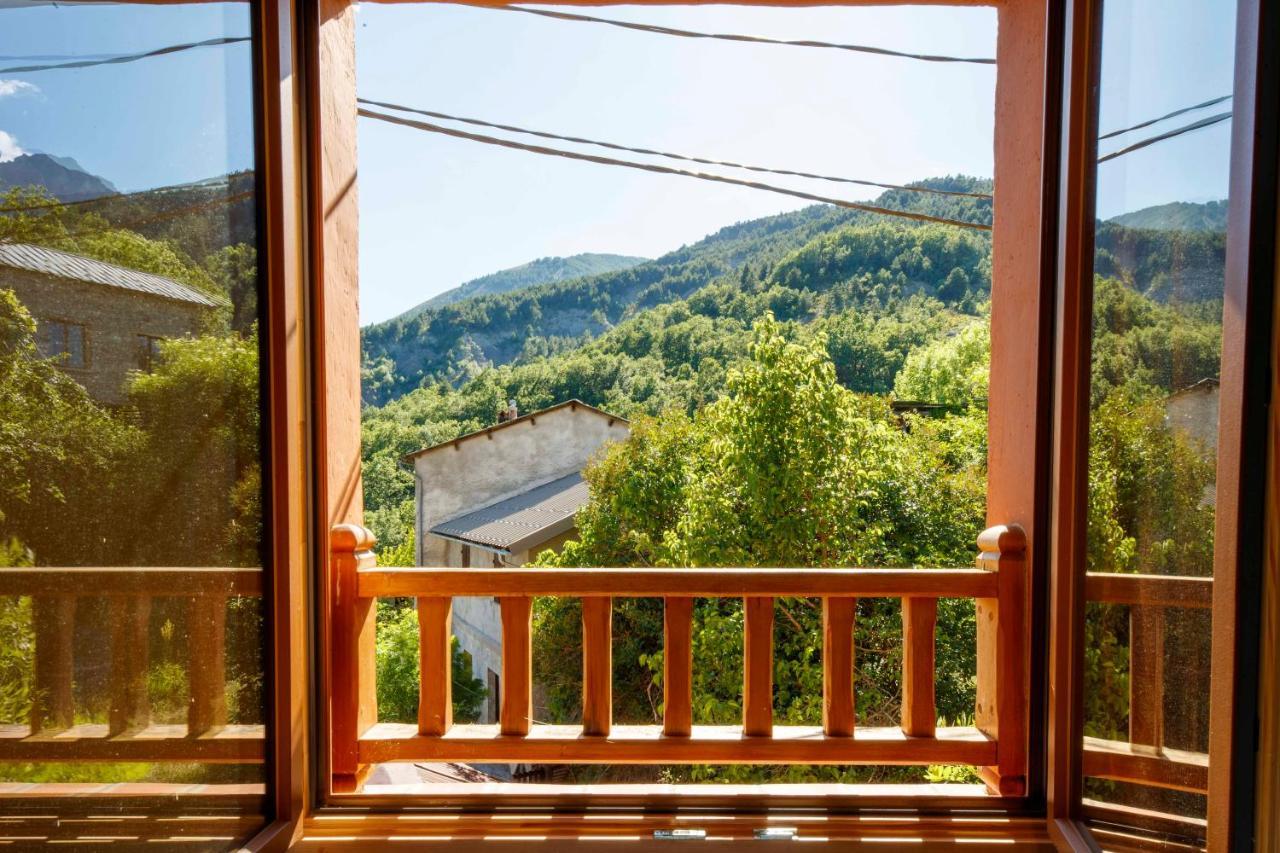 Eco-Hotel Et Yourtes Du Mercantour غيوم المظهر الخارجي الصورة